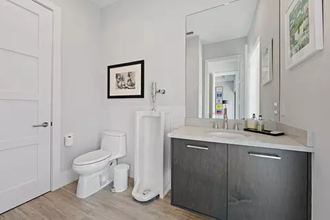 Bath - 162 Commodore Dr, Jupiter, FL 33477 photo 4 of 8