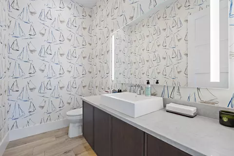 Bath - 162 Commodore Dr, Jupiter, FL 33477 photo 5 of 8