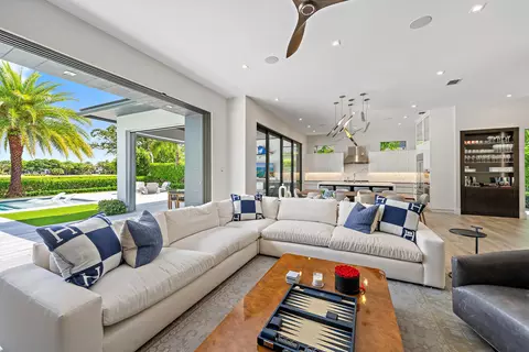 Living - 162 Commodore Dr, Jupiter, FL 33477 photo 3 of 3