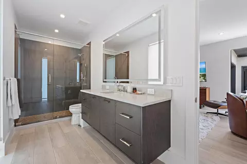 Bath - 162 Commodore Dr, Jupiter, FL 33477 photo 7 of 8