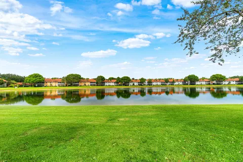 9829 Seacrest Cir #202, Boynton Beach, FL 33437