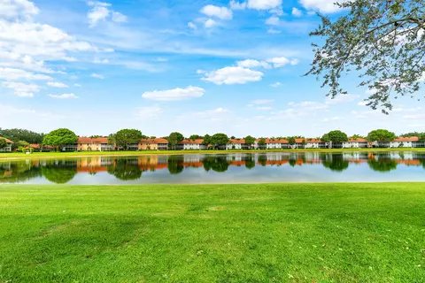9829 Seacrest Cir #202, Boynton Beach, FL 33437