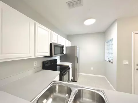 Kitchen - 9604 Seadale Ct #201, Riverview, FL 33578 photo 3 of 3