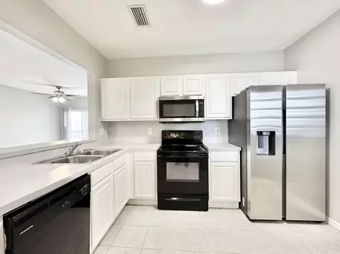 Kitchen - 9604 Seadale Ct #201, Riverview, FL 33578 photo 2 of 3