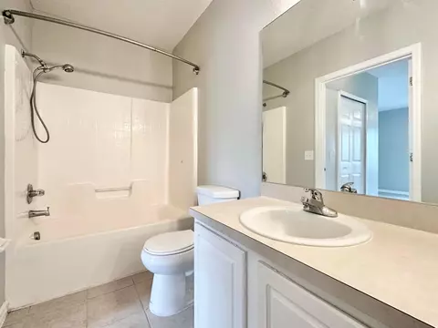 Bath - 9604 Seadale Ct #201, Riverview, FL 33578 photo 2 of 3