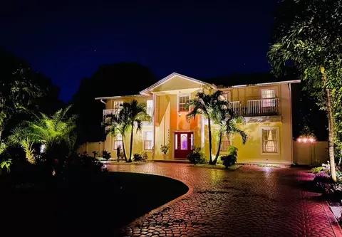 6850 Eastview Dr, Lake Worth, FL 33462