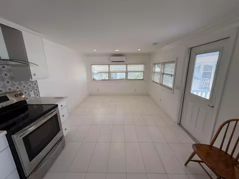 206 Eagle Dr E, Briny Breezes, FL 33435 photo 3