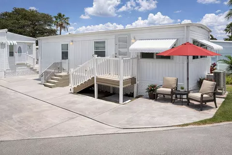206 Eagle Dr E, Briny Breezes, FL 33435