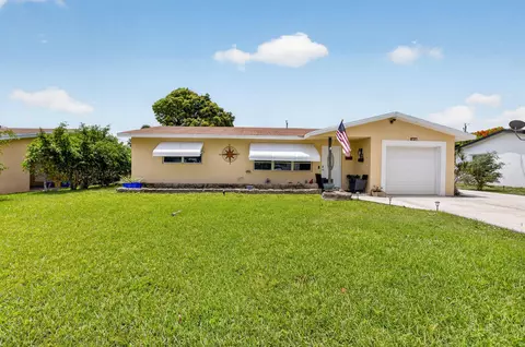 220 SW 10th Ave, Boynton Beach, FL 33435