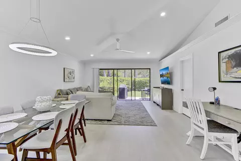 106 Club Dr, Palm Beach Gardens, FL 33418