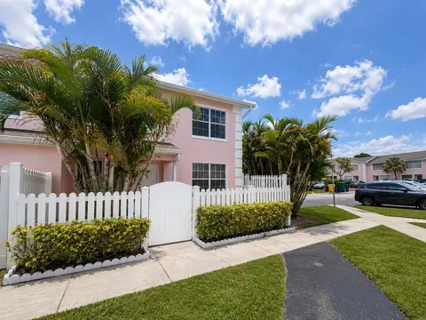 217 Foxtail Dr #H, Greenacres, FL 33415