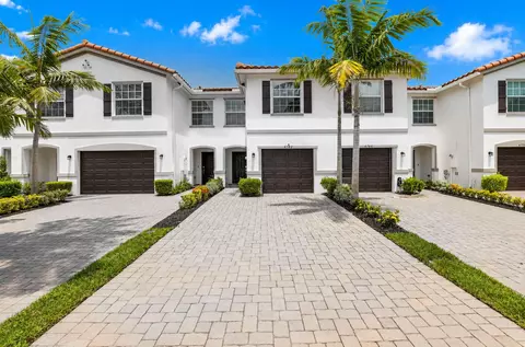 6762 Broadwater Ln, Lake Worth, FL 33467