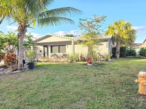 7811 NW 40th Ct, Coral Springs, FL 33065