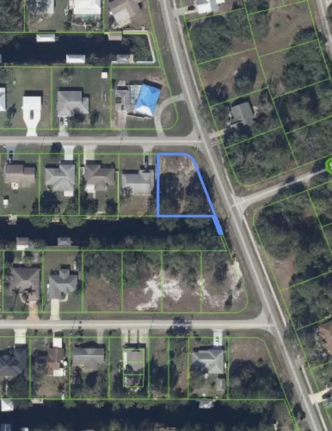 100 Honeycomb Ave, Lake Placid, FL 33852