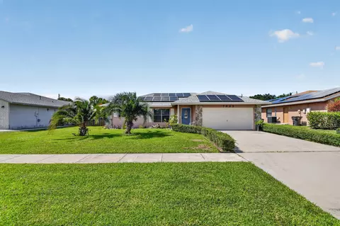 7625 Woodland Creek Ln, Lake Worth, FL 33467