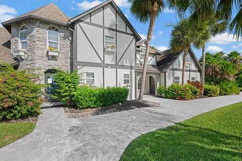 121 Queen Eugenia Ct, Hutchinson Island, FL 34949