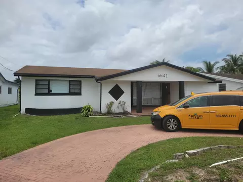 6641 Emerald Lake Dr, Miramar, FL 33023