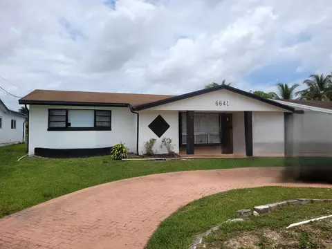 6641 Emerald Lake Dr, Miramar, FL 33023