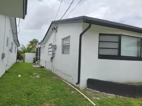 6641 Emerald Lake Dr, Miramar, FL 33023
