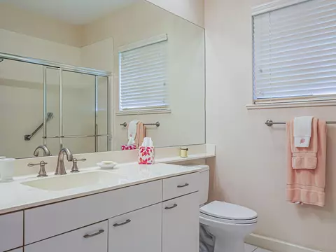 Bath - 3390 SE Putnam Ct, Stuart, FL 34997 photo 5 of 5