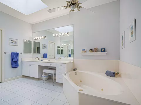 Bath - 3390 SE Putnam Ct, Stuart, FL 34997 photo 1 of 5