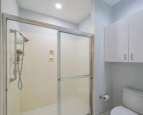 Bath - 3390 SE Putnam Ct, Stuart, FL 34997 photo 3 of 5