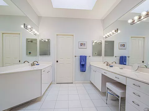 Bath - 3390 SE Putnam Ct, Stuart, FL 34997 photo 2 of 5