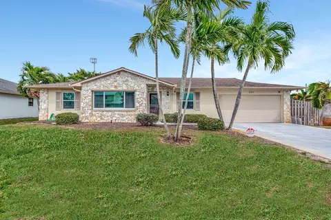 661 SE Crescent Ave, Port Saint Lucie, FL 34984