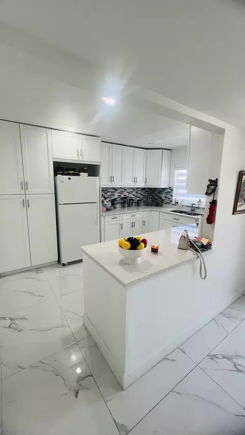 9330 S Sunrise Lakes Blvd #304, Sunrise, FL 33322