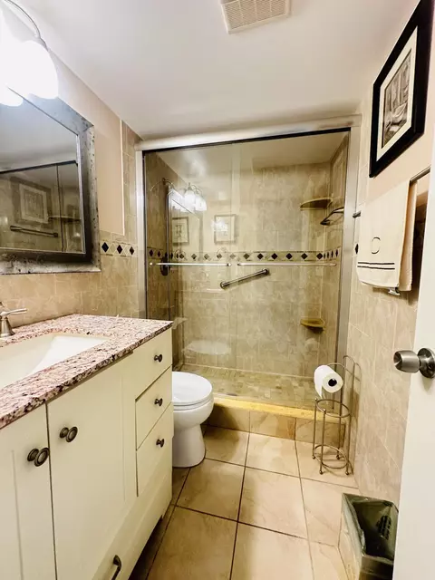 Bath - 86 Markham E, Deerfield Beach, FL 33442 photo 1 of 3