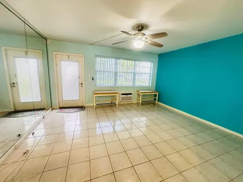 Living - 86 Markham E, Deerfield Beach, FL 33442 photo 2 of 3