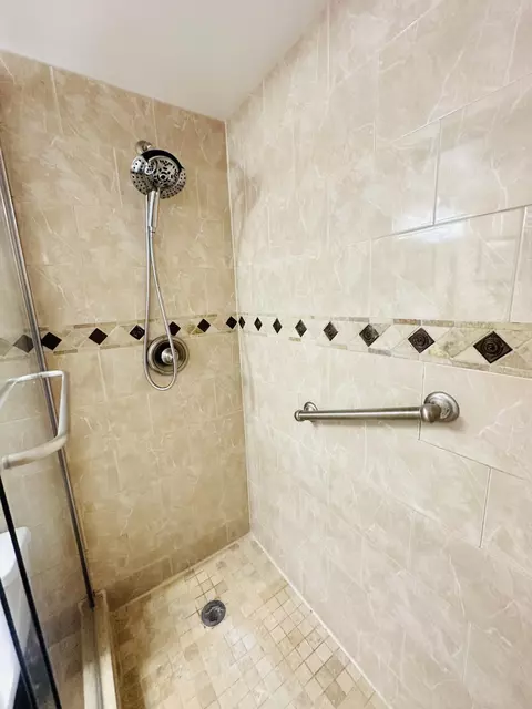Bath - 86 Markham E, Deerfield Beach, FL 33442 photo 2 of 3