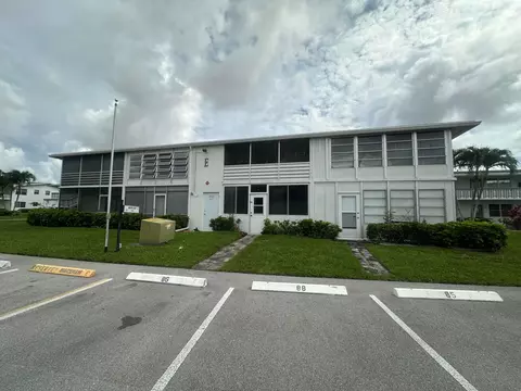 Exterior - 86 Markham E, Deerfield Beach, FL 33442 photo 5 of 12