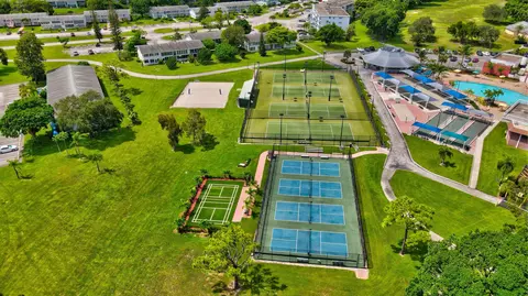 View/Area - 86 Markham E, Deerfield Beach, FL 33442 photo 2 of 4