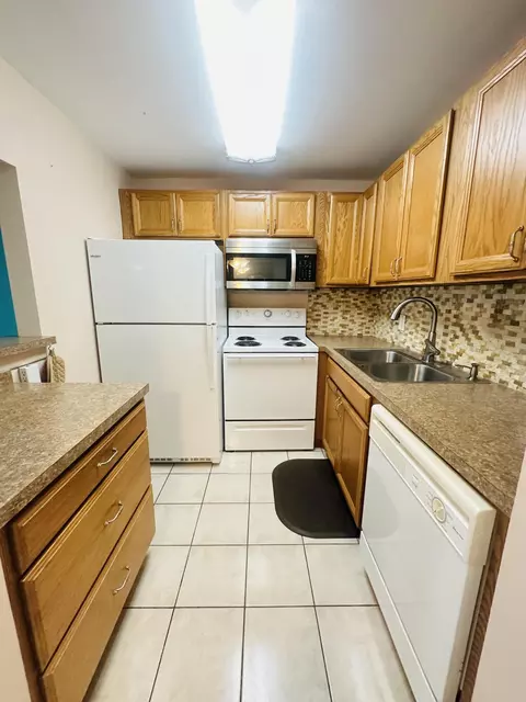 Kitchen - 86 Markham E, Deerfield Beach, FL 33442 photo 1 of 3