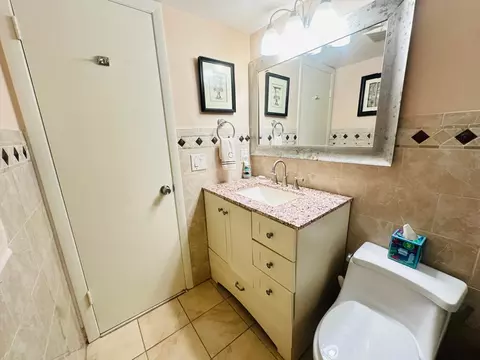 Bath - 86 Markham E, Deerfield Beach, FL 33442 photo 3 of 3
