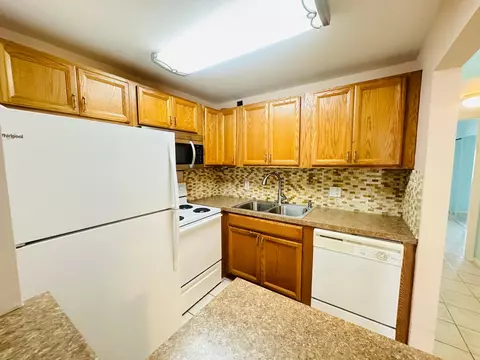 Kitchen - 86 Markham E, Deerfield Beach, FL 33442 photo 2 of 3