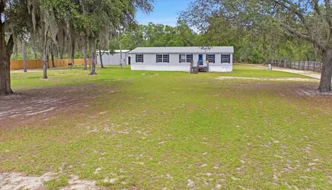 194 Keuka Rd, Interlachen, FL 32148