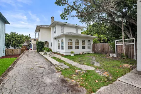 821 Omar Rd, West Palm Beach, FL 33405