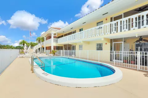 2121 NE 68th St #209, Fort Lauderdale, FL 33308