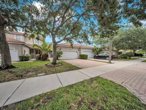 2851 E Aragon Blvd #5, Sunrise, FL 33313