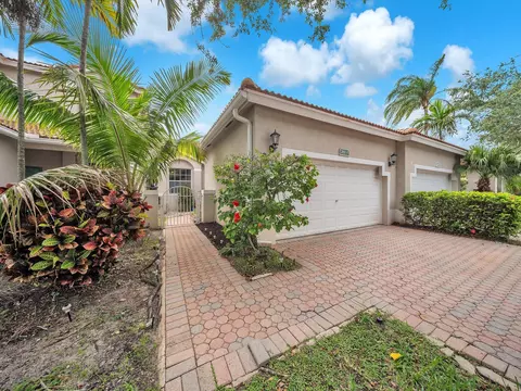 2851 E Aragon Blvd #5, Sunrise, FL 33313