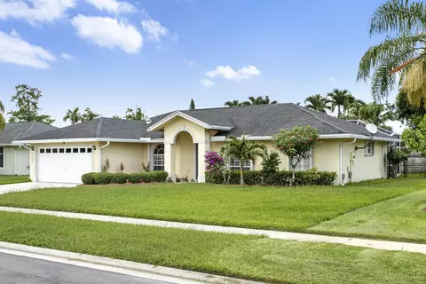 106 Venetian Ln, Royal Palm Beach, FL 33411