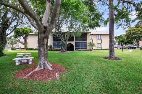 321 Pine Ridge Cir #C-2, Greenacres, FL 33463