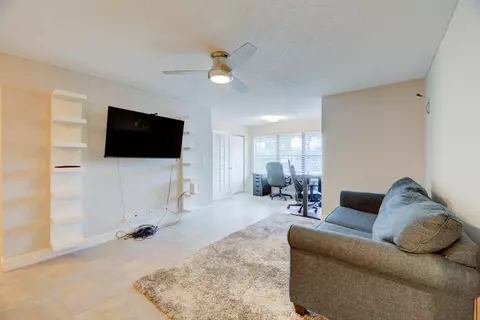 2900 S University Dr #9104, Davie, FL 33328