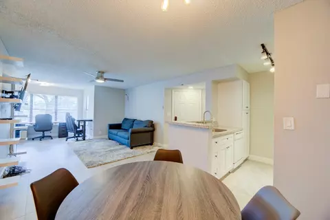 2900 S University Dr #9104, Davie, FL 33328