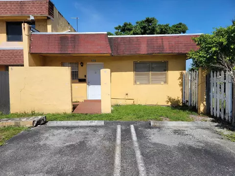606 NW 179th St, Miami Gardens, FL 33169