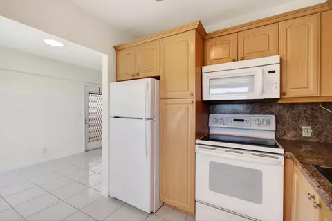 Kitchen - 374 Brighton I #374, Boca Raton, FL 33434 photo 4 of 4