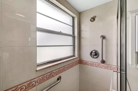 Bath - 374 Brighton I #374, Boca Raton, FL 33434 photo 5 of 6