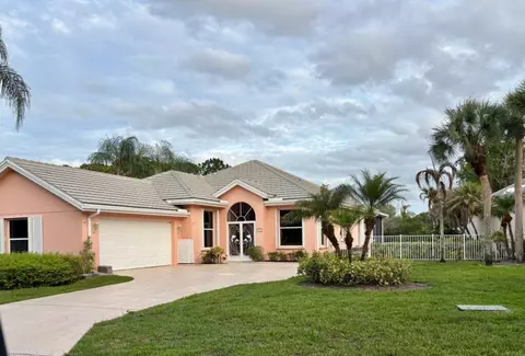 5018 SE Heartleaf Ter, Hobe Sound, FL 33455